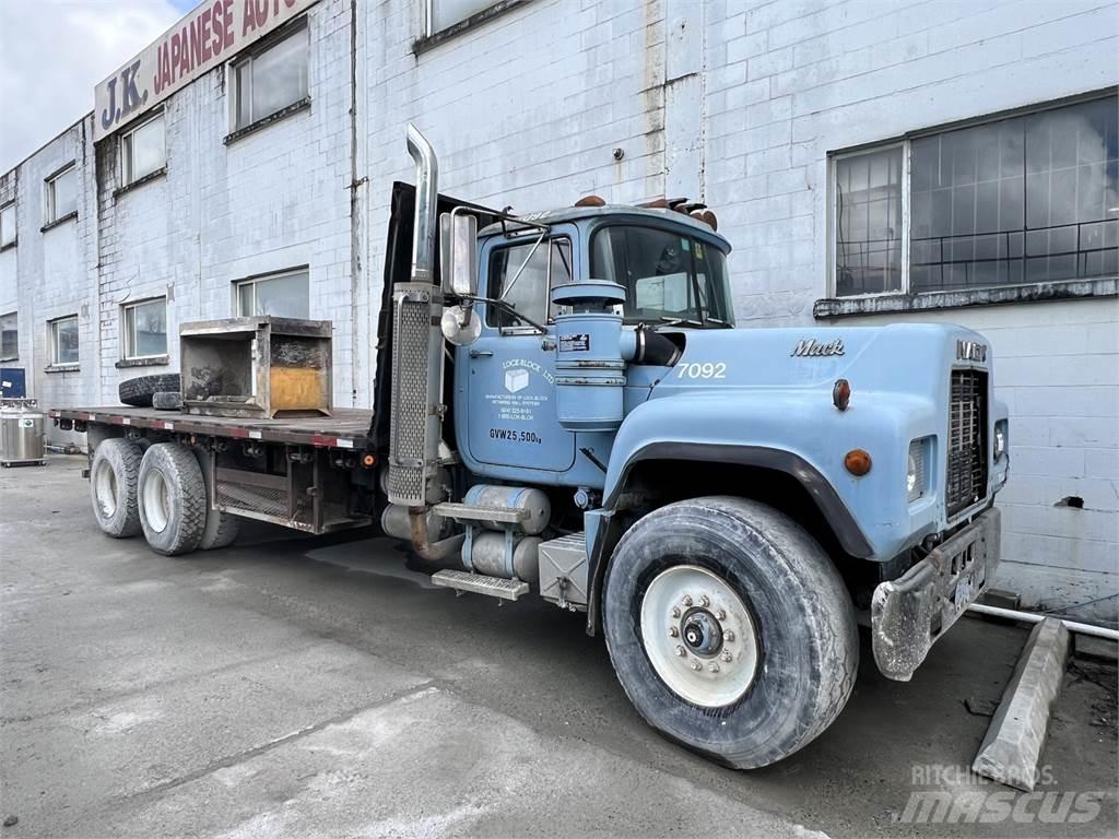 Mack RD690S Taajamakoneet