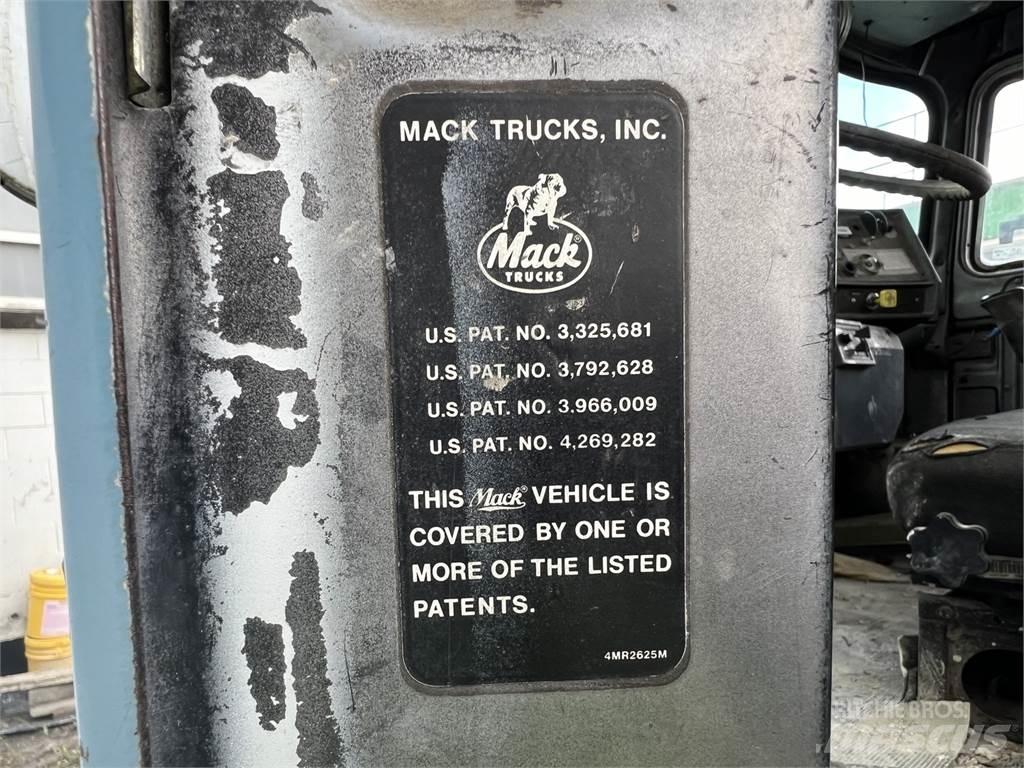 Mack RD690S Taajamakoneet