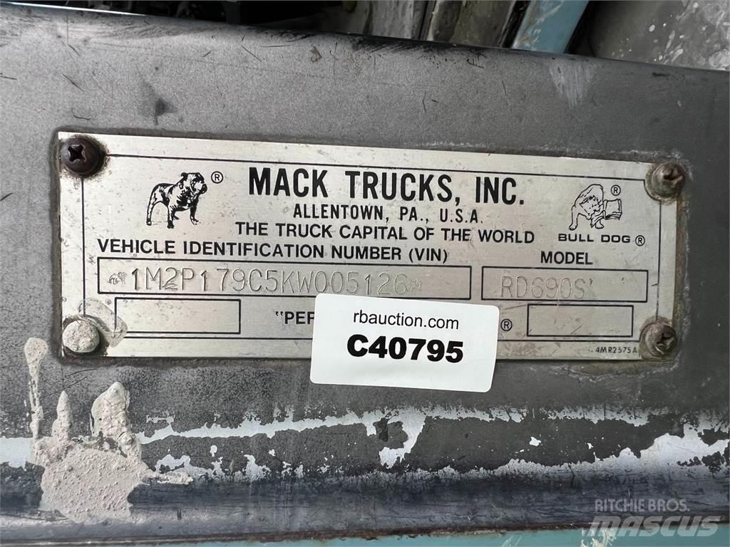 Mack RD690S Taajamakoneet