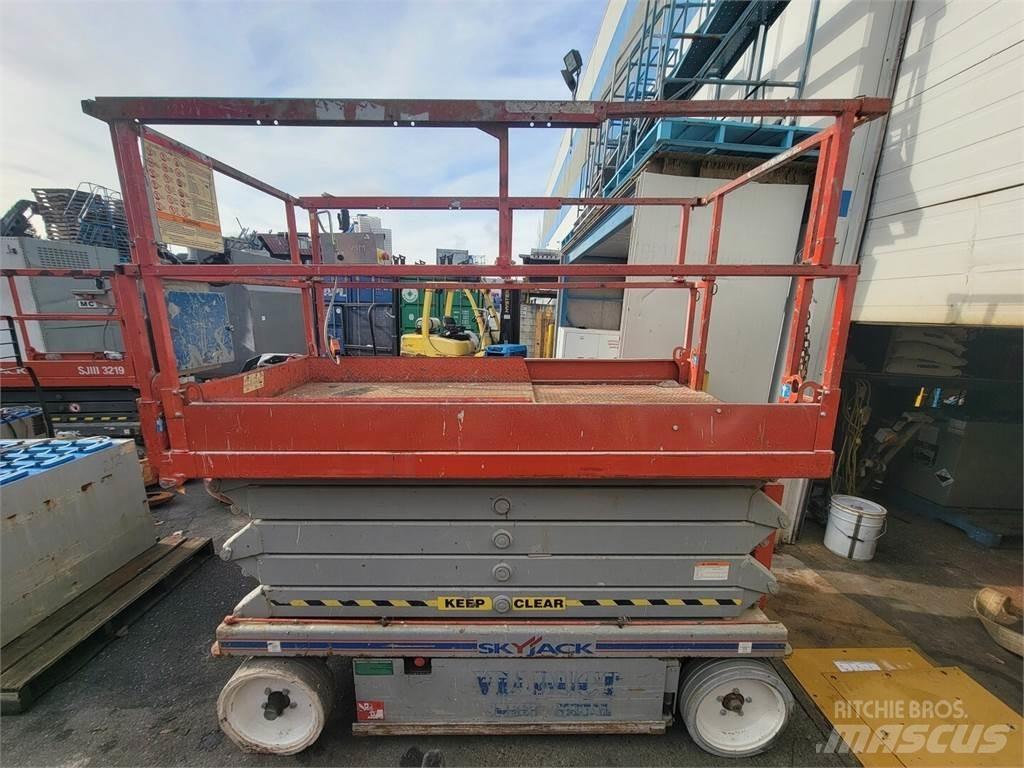 SkyJack SJ3 4632 Saksilavat