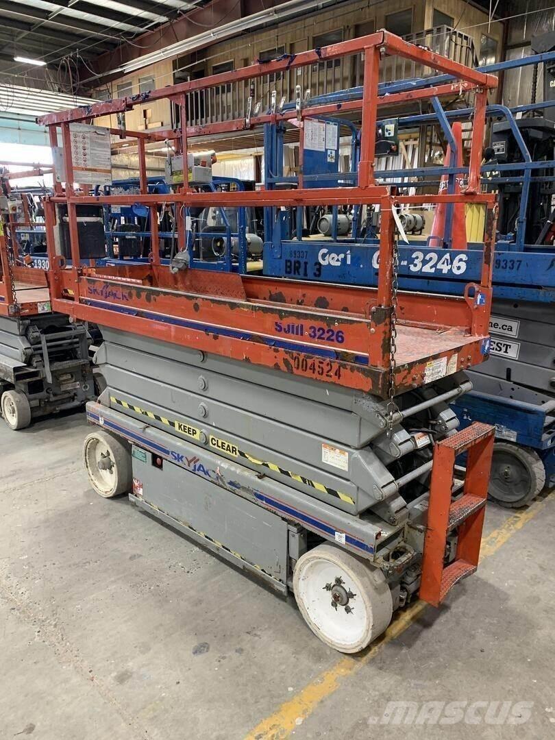 SkyJack SJIII 3226 Saksilavat