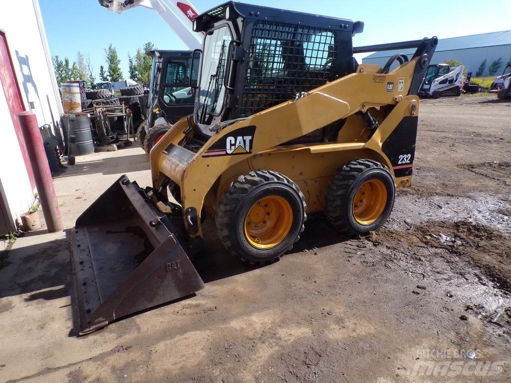 CAT 232 Liukuohjatut kuormaajat