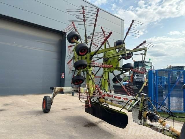 CLAAS Liner 780 Pöyhimet ja haravat