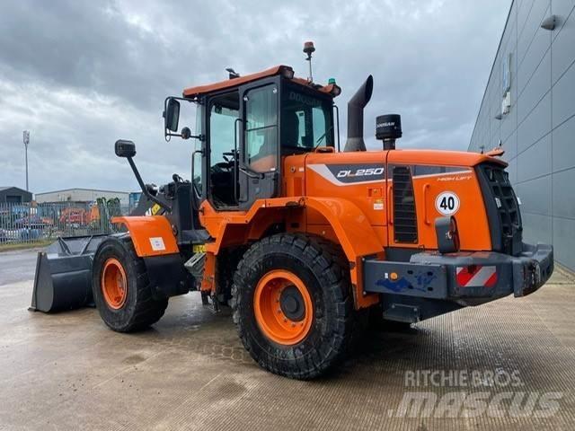 Develon DL250-5 Pyöräkuormaajat