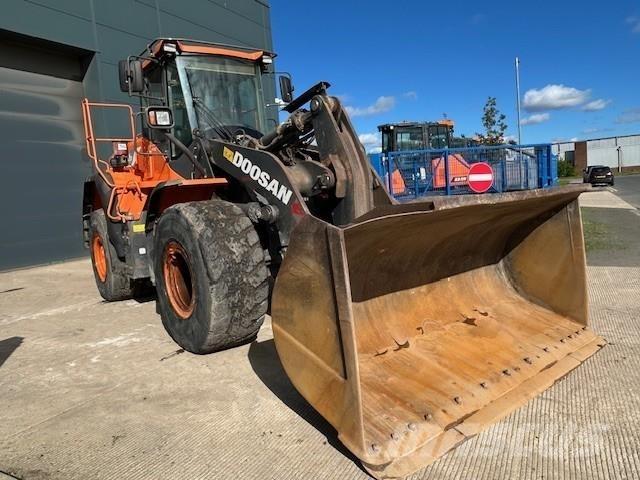Develon DL300-5 Pyöräkuormaajat