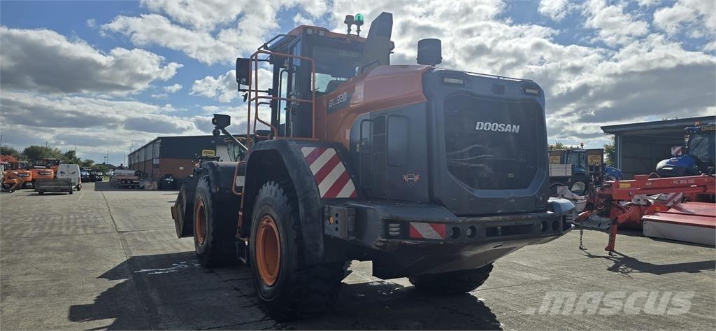Doosan DL320-7 Pyöräkuormaajat