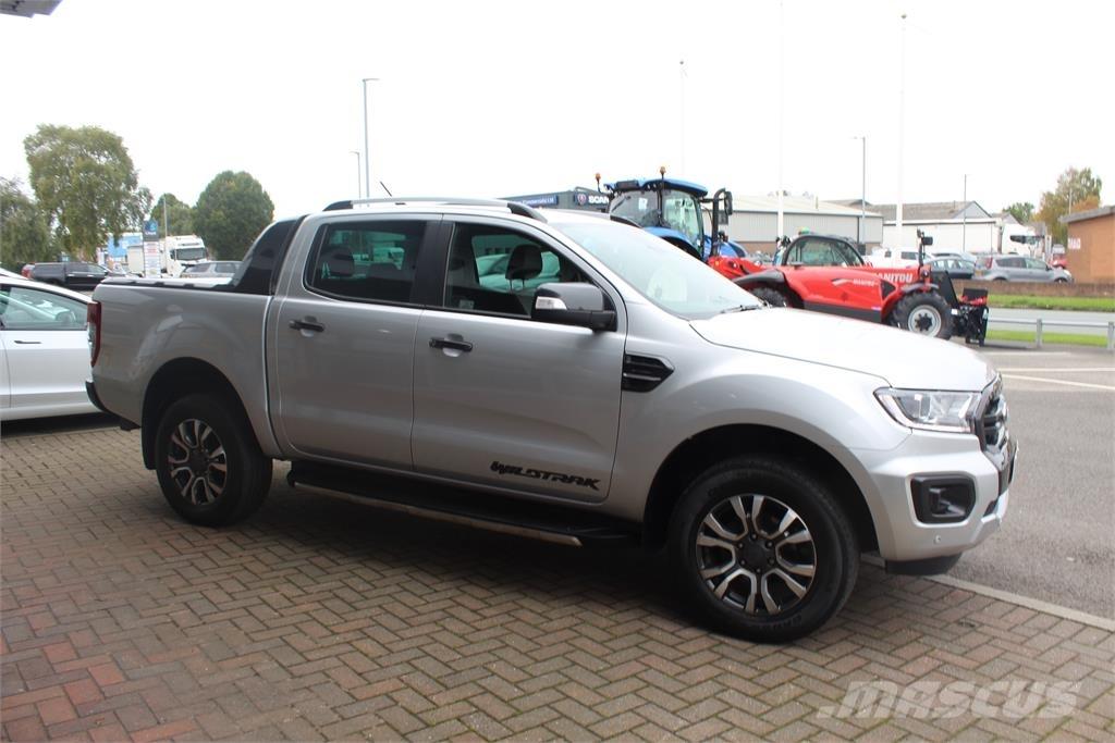 Ford Ranger Wildtrak Lava-autot
