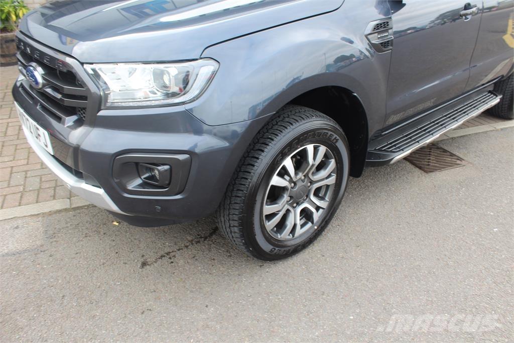 Ford Ranger Wildtrak Lava-autot