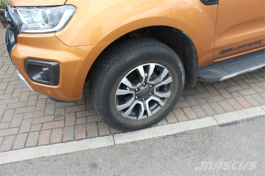 Ford Ranger Wildtrak Lava-autot