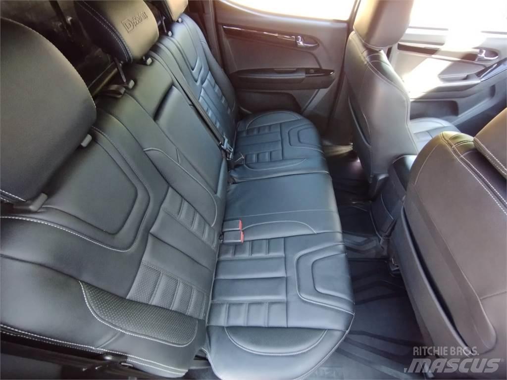 Isuzu Blade Lava-autot