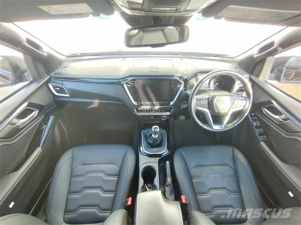 Isuzu V-Cross Lava-autot