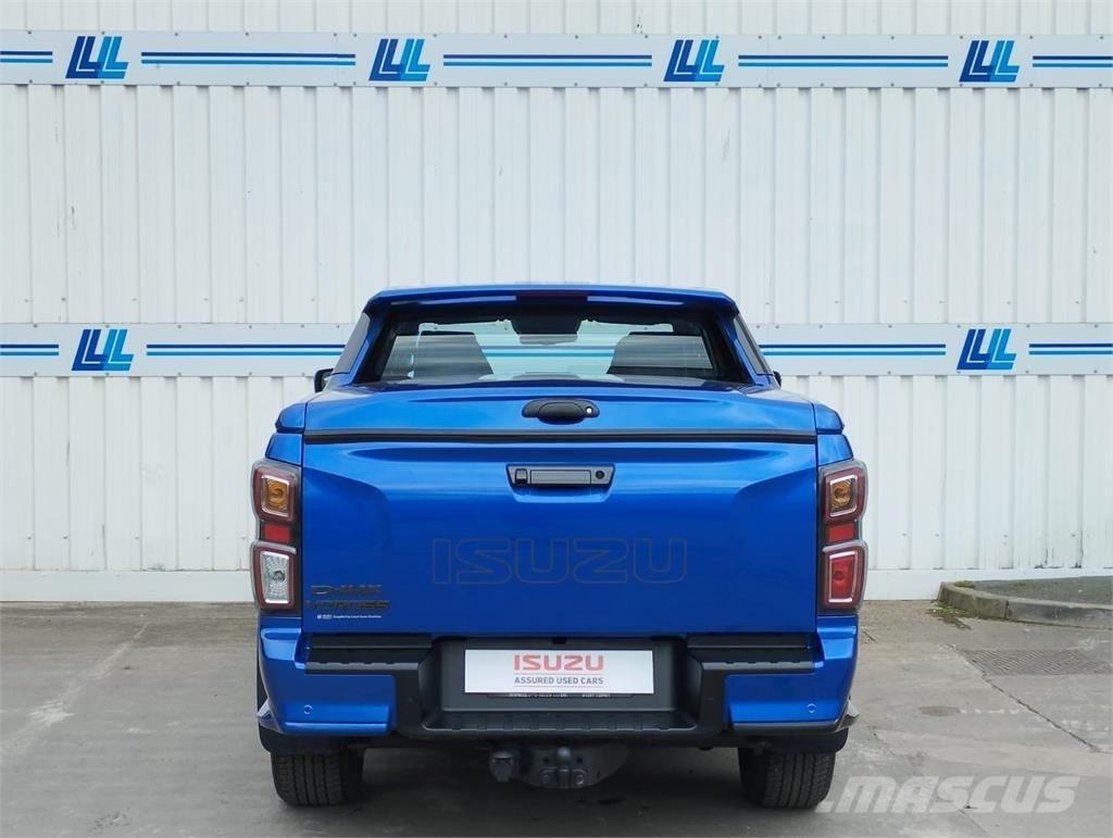 Isuzu V-Cross Lava-autot