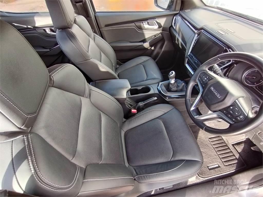 Isuzu V-Cross Lava-autot