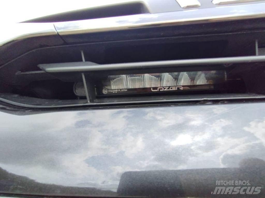Isuzu V-Cross Lava-autot
