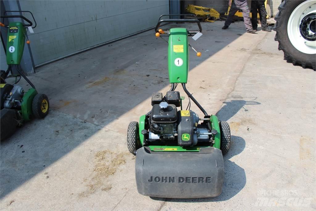 John Deere 220B Perässäkäveltävät leikkurit