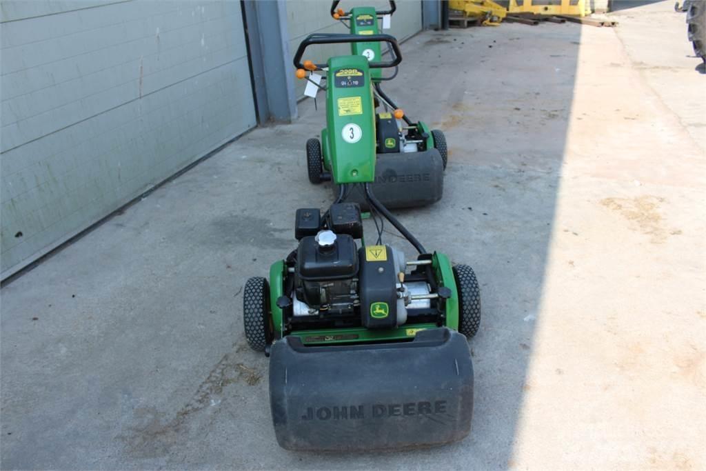 John Deere 220B Perässäkäveltävät leikkurit