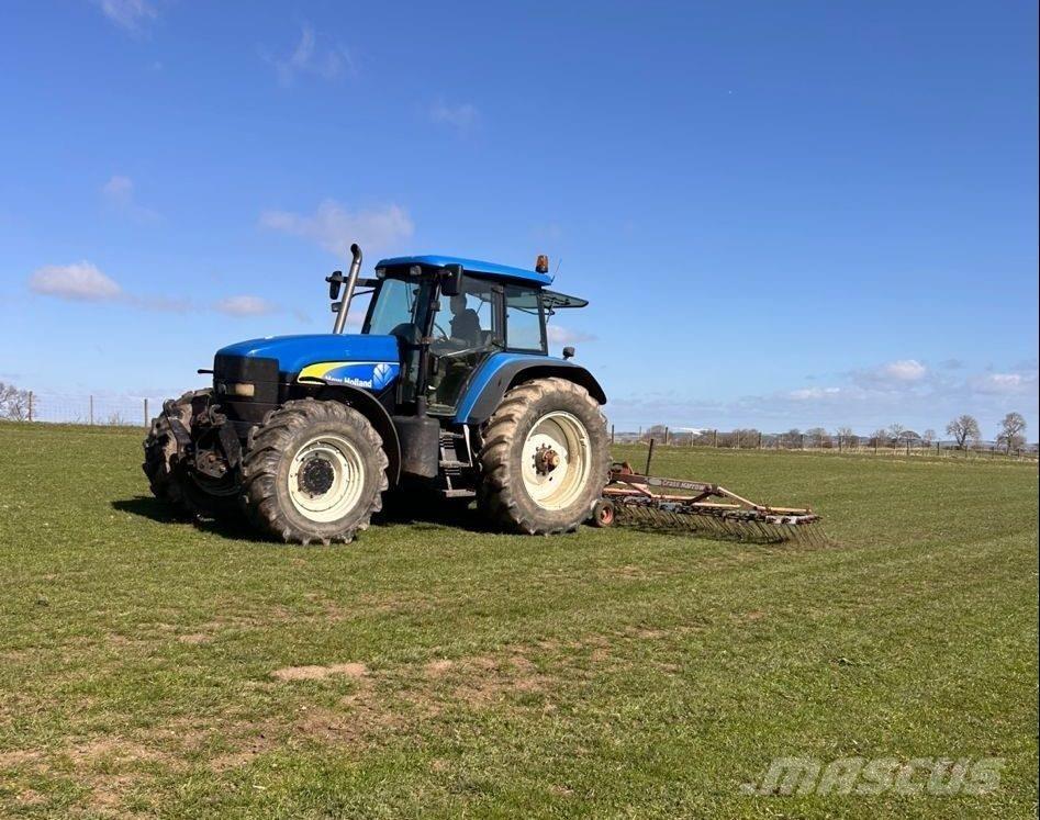 New Holland TM175 Traktorit