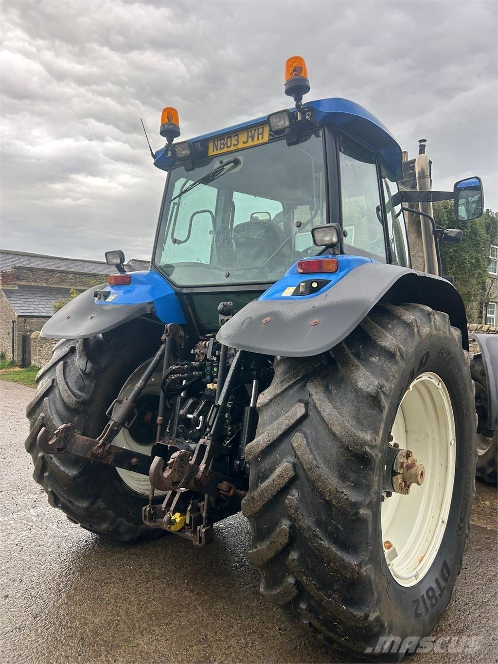 New Holland TM175 Traktorit