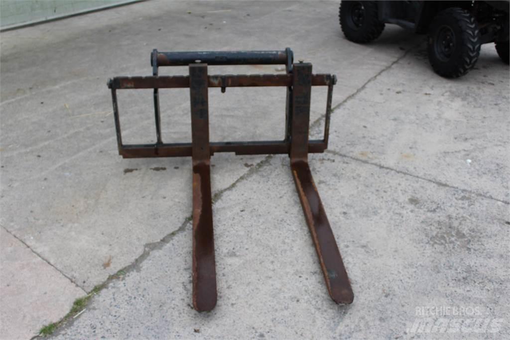  Pallet Forks & Frame Haarukat