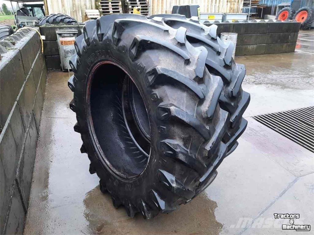 Pirelli 520/70xR38 Renkaat ja vanteet