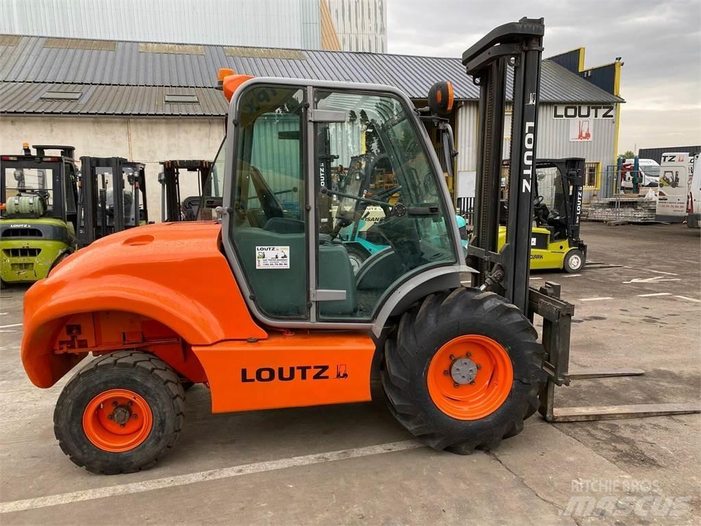 Ausa C300H Maastotrukit
