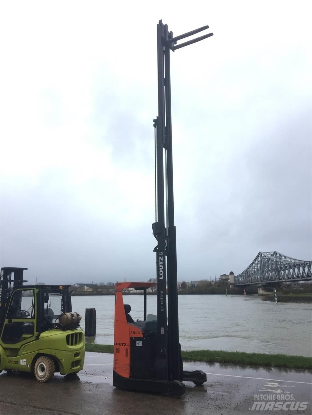 BT RRE160 Työntömastotrukit