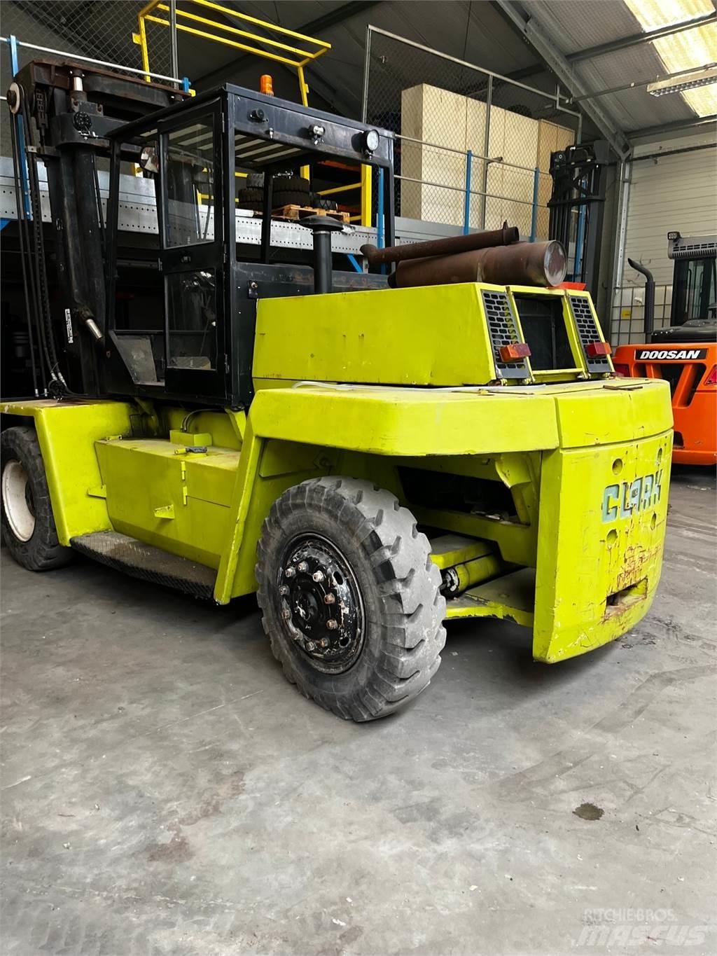 Clark DPL100 Dieseltrukit