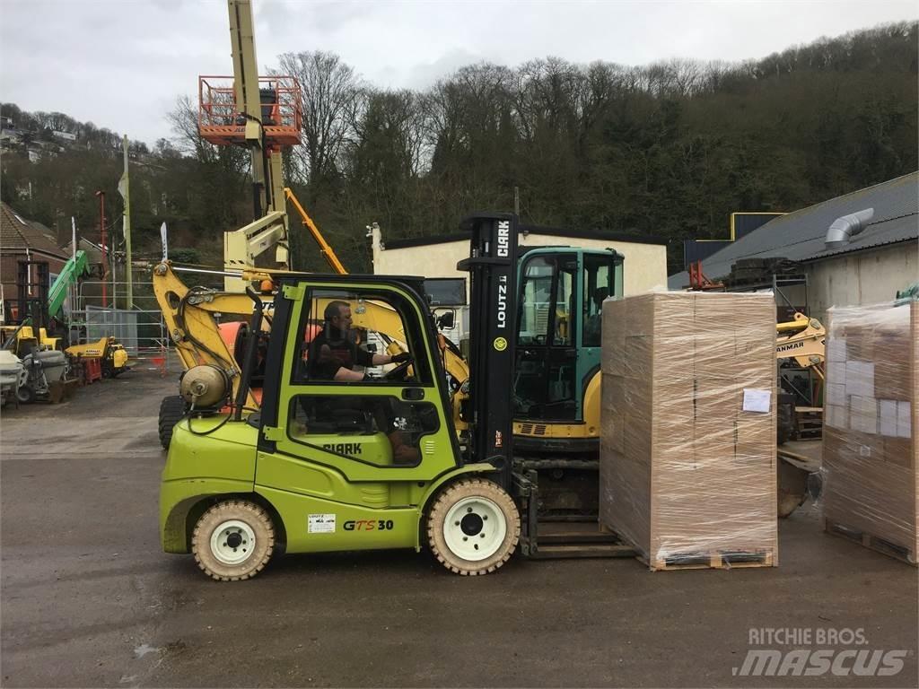 Clark GTS30L Muut haarukkatrukit