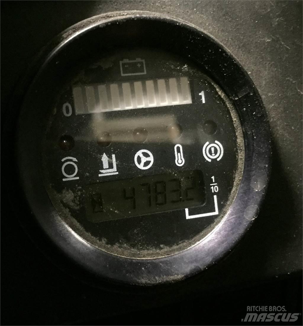 Fenwick R14 A Työntömastotrukit