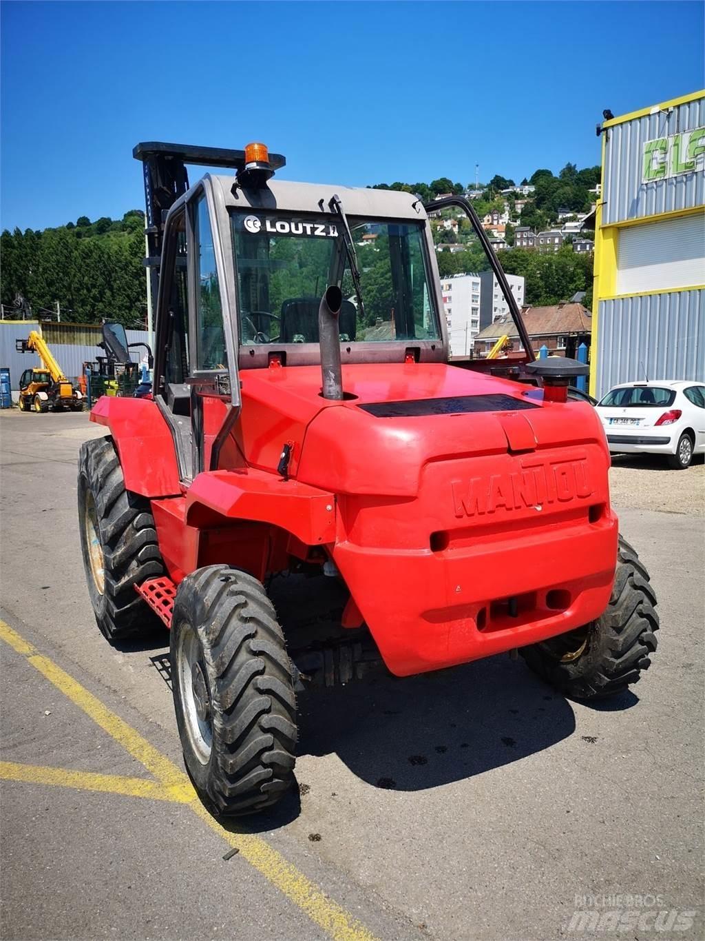 Manitou M26-4 Maastotrukit