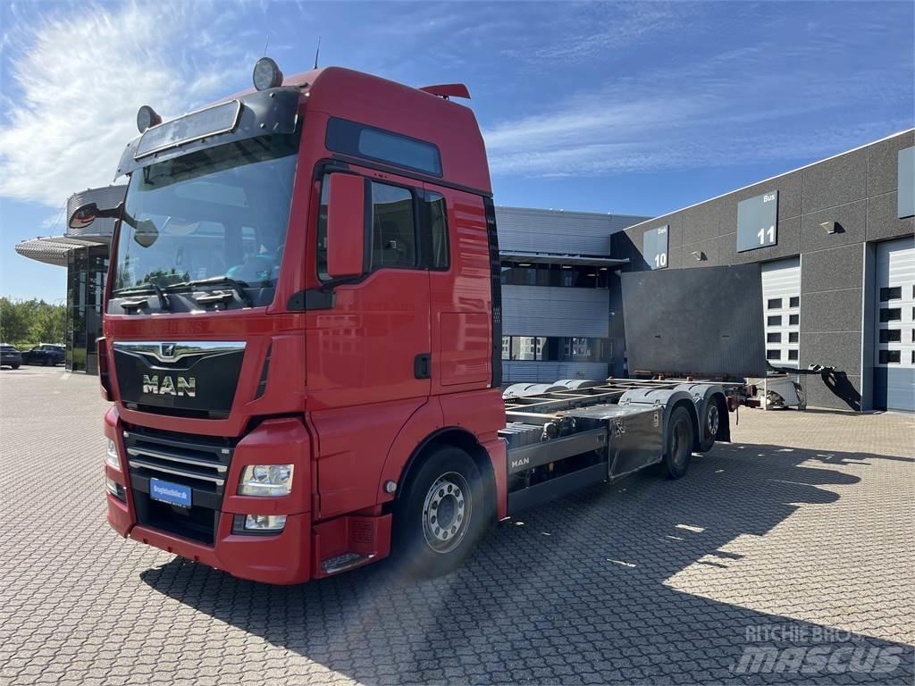 MAN TGX 26.500 6x2 Kontti-/tasonostoautot