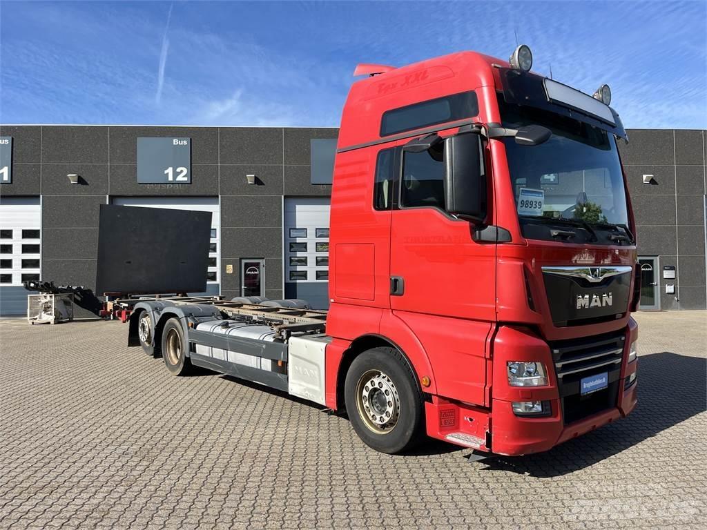 MAN TGX 26.500 6x2 Kontti-/tasonostoautot