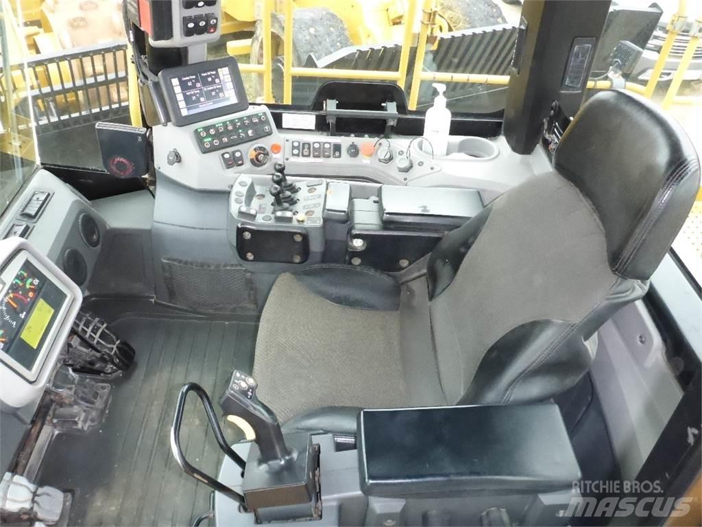CAT 988K Kurottajat