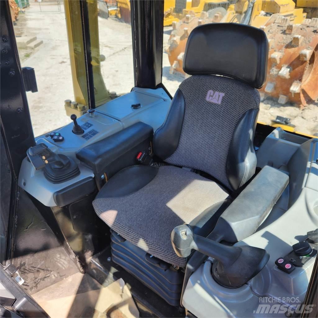 CAT D6N LGP Telaketjupuskutraktorit