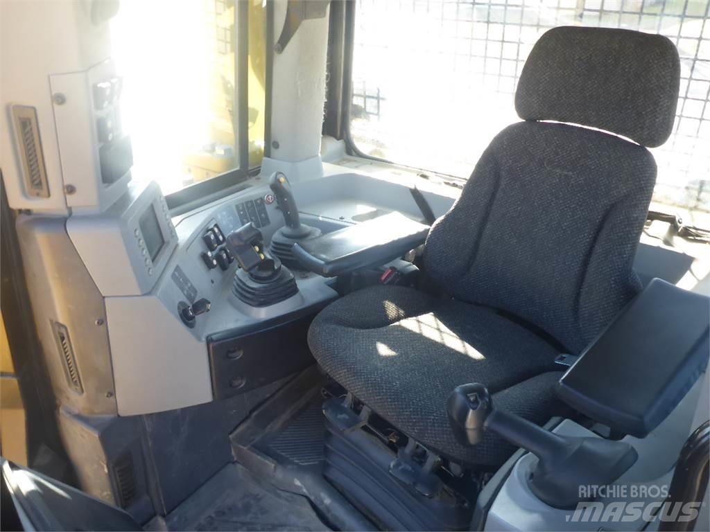 CAT D8T Telaketjupuskutraktorit