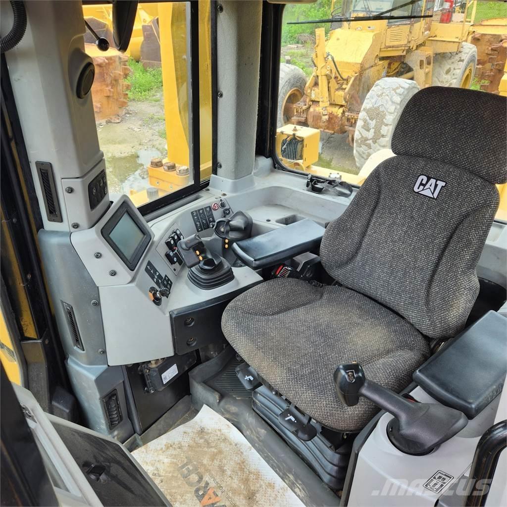 CAT D8T LGP Telaketjupuskutraktorit