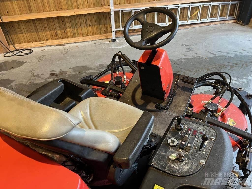 Jacobsen AR-3 Päältäajettavat ruohonleikkurit