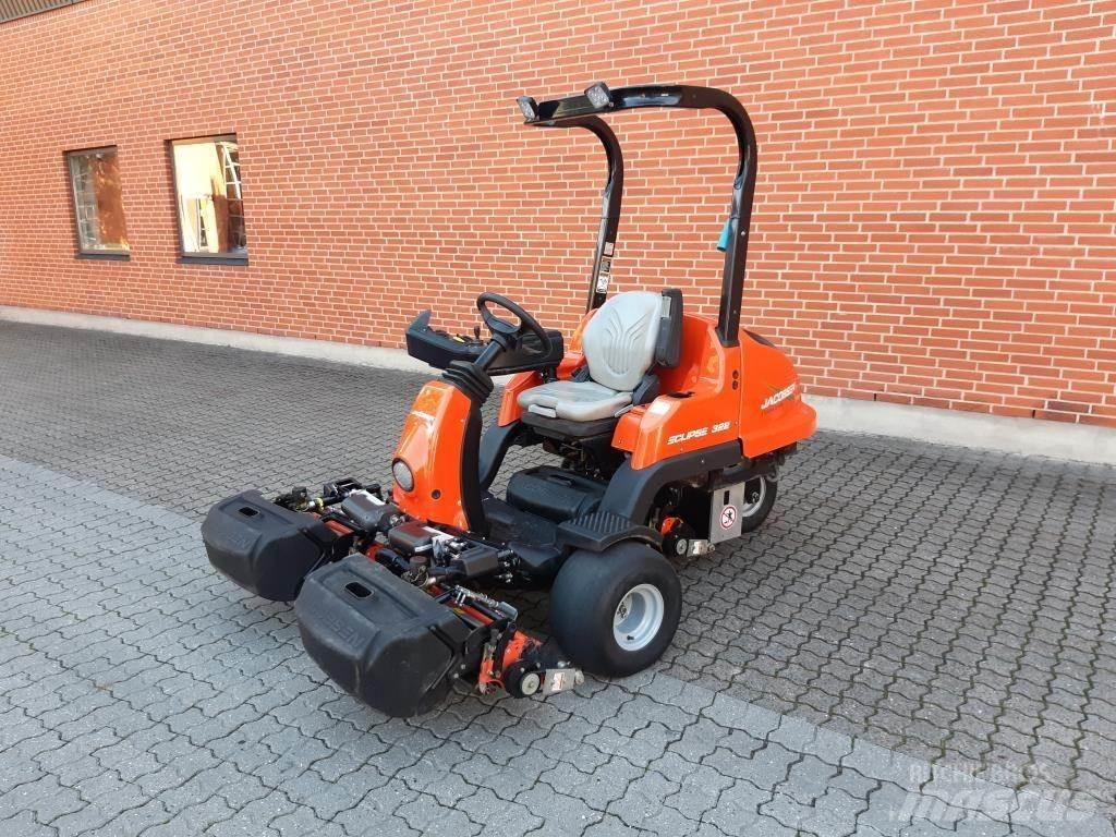 Jacobsen ECLIPS 322 Päältäajettavat ruohonleikkurit