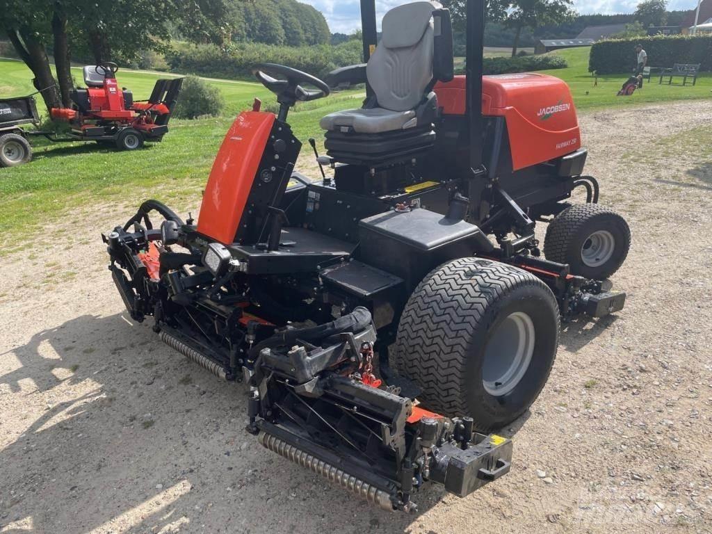 Jacobsen FAIRWAY 250 Päältäajettavat ruohonleikkurit