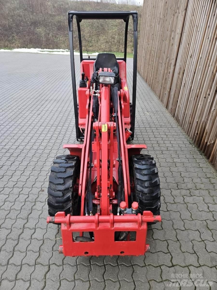 Schäffer 2428 SLT Pienkuormaajat