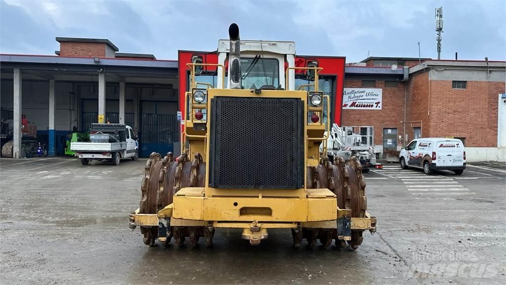 CAT 825C Telaketjupuskutraktorit