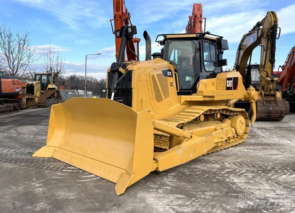 CAT D7E Telaketjupuskutraktorit