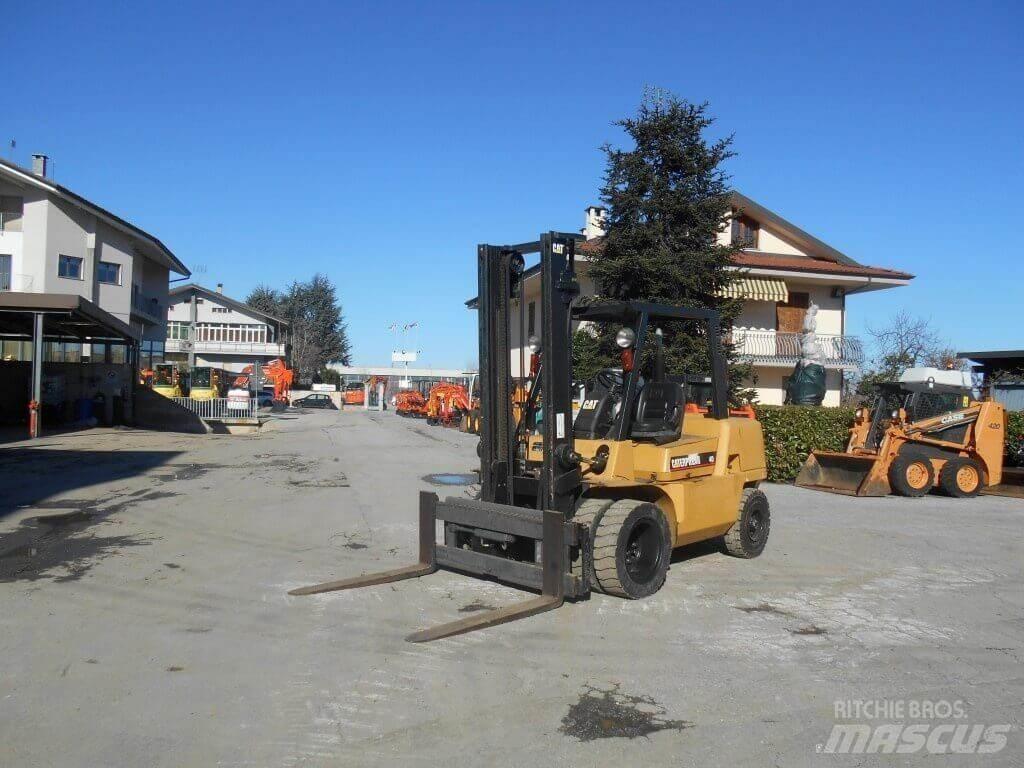 CAT DP40KL Dieseltrukit