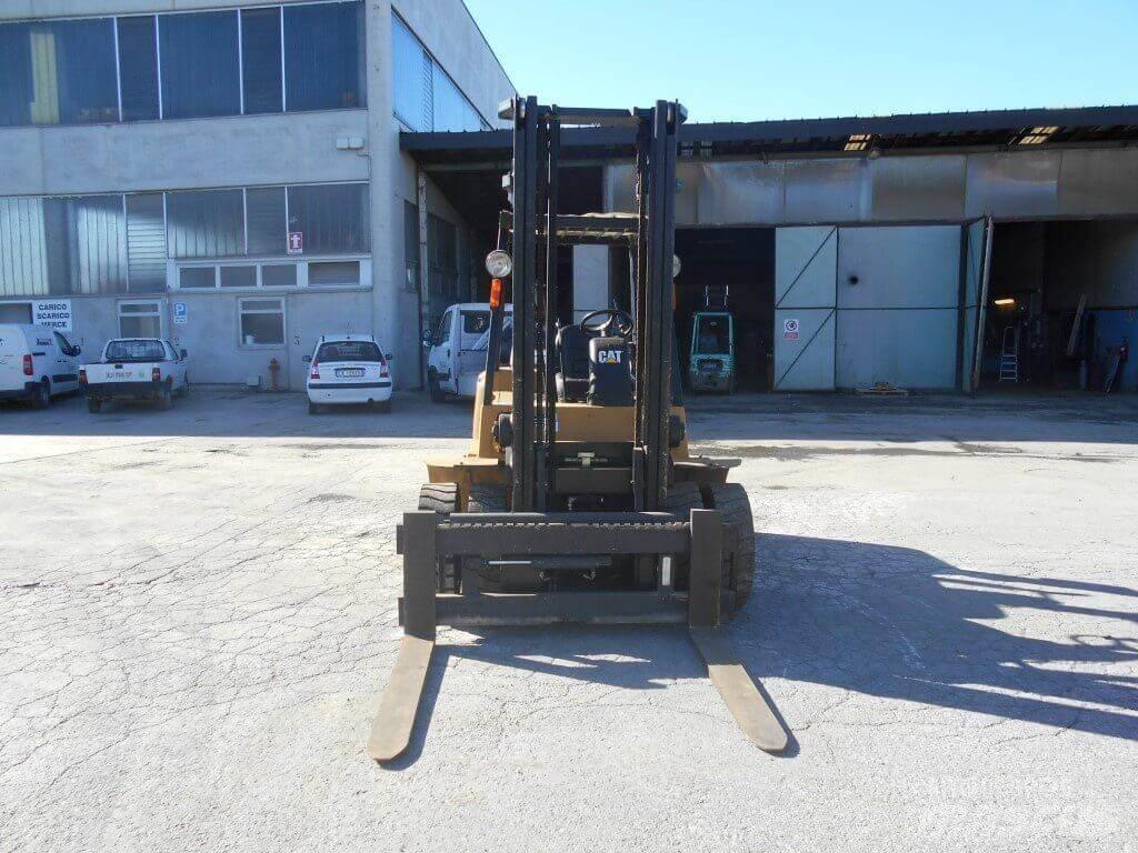 CAT DP40KL Dieseltrukit