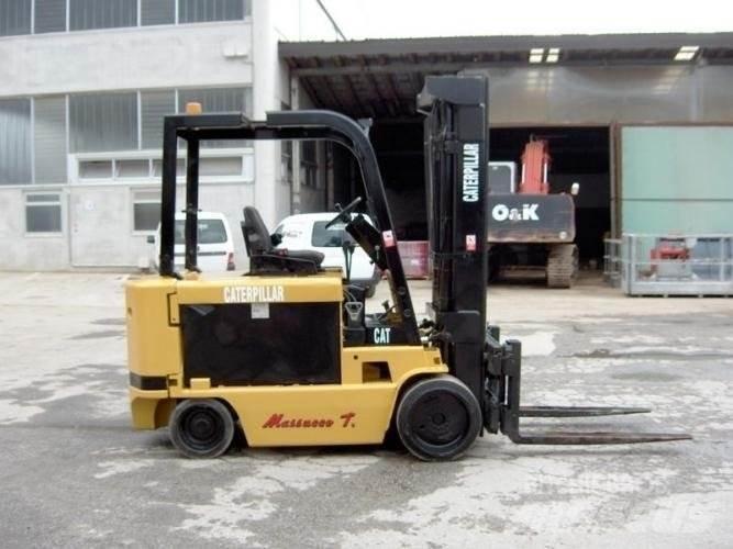 CAT M100D Sähkötrukit