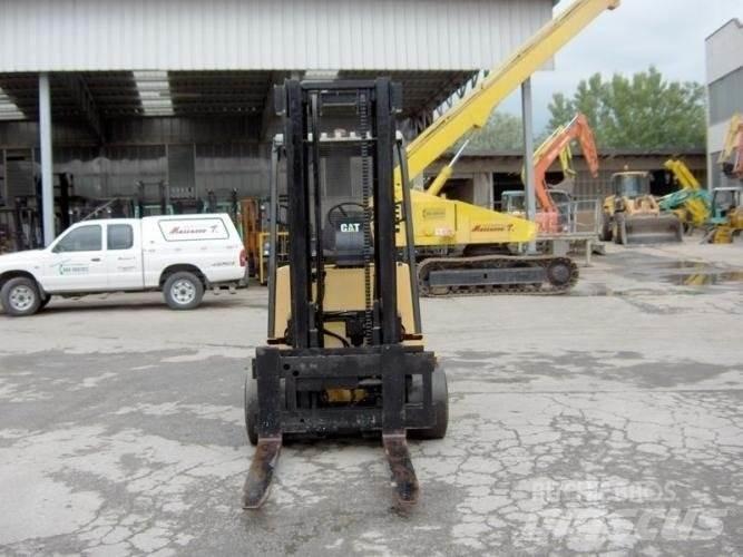 CAT M100D Sähkötrukit