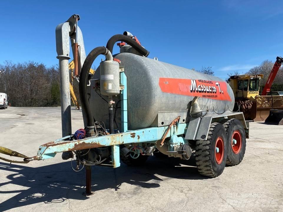 CM 100/A Säiliöautot