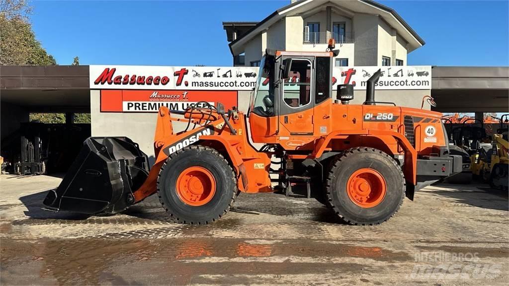 Doosan DL250 Pyöräkuormaajat