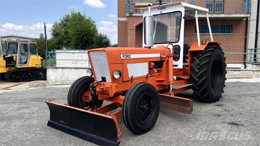 Ford 5600 4X2 Telaketjupuskutraktorit