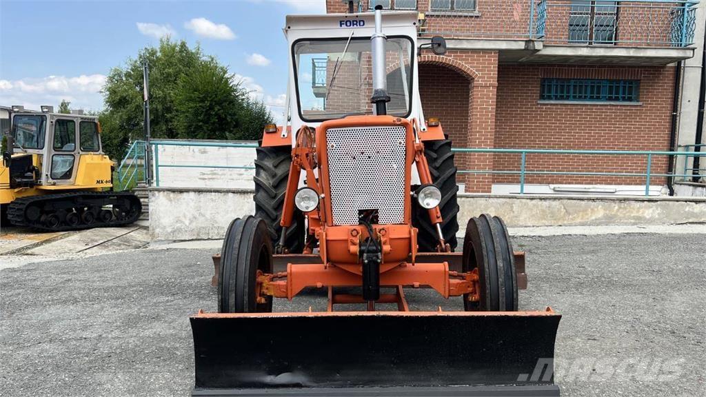 Ford 5600 4X2 Telaketjupuskutraktorit